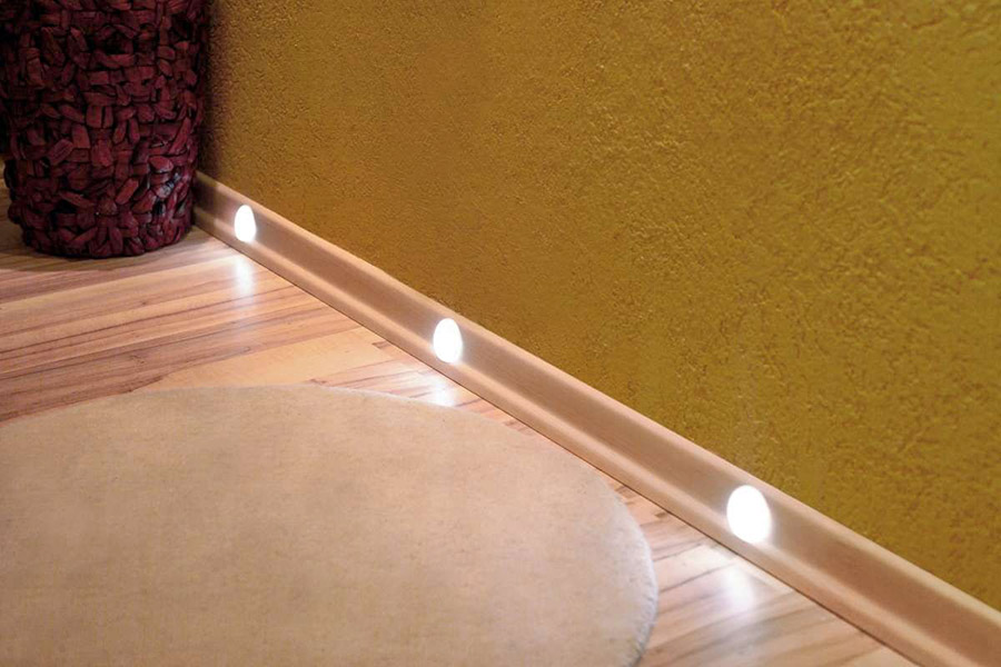 Приклад точкового підсвічування підлоги у ванній кімнаті