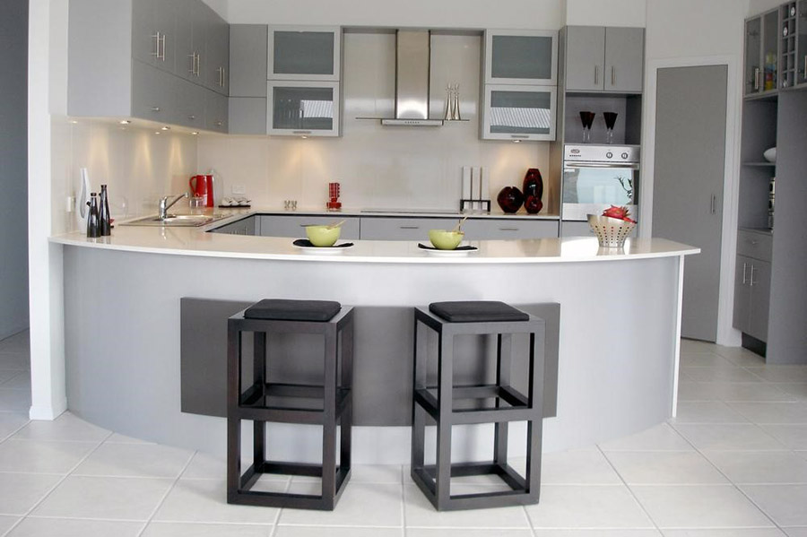 Зручні та незвичайні стільці для технологічної кухні в стилі хай-тек