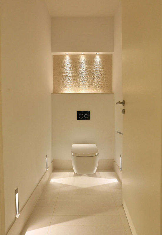 Варіант освітлення підлоги по периметру ванної кімнати