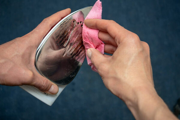 Як почистити праску в домашніх умовах?