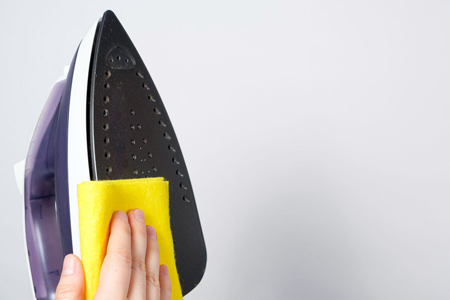 Можно ли чистить утюг содой