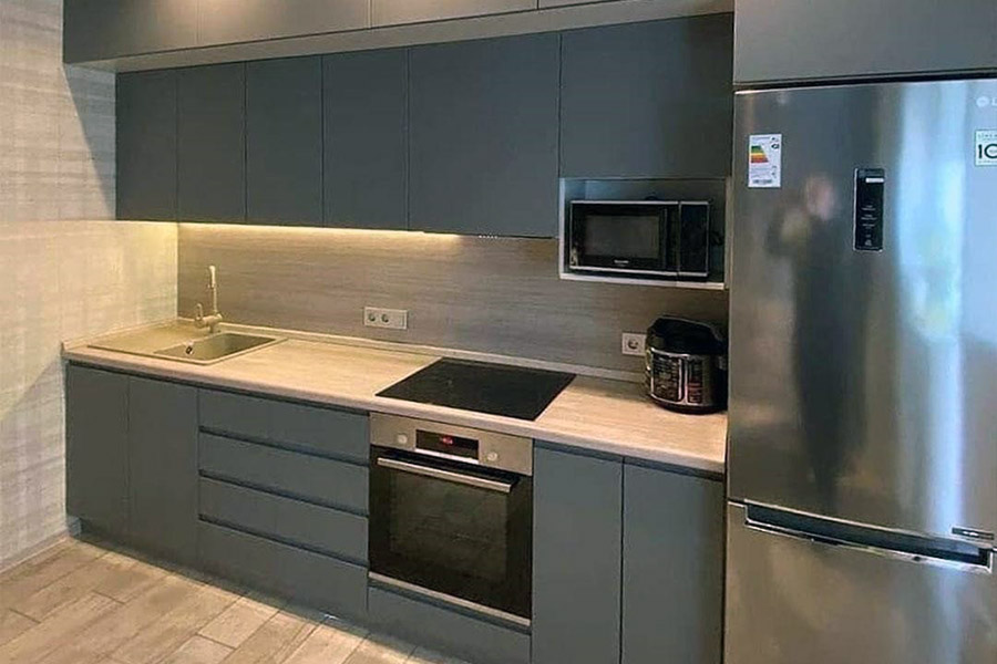 Підсвічування різних зон на сучасній хай-тек кухні