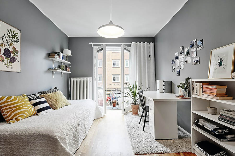 Просторная комната с современным дизайном для подростков