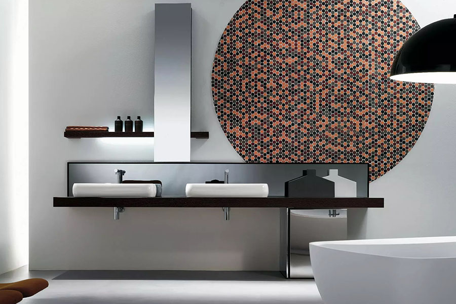 Використання дрібної плитки для створення геометричних фігур у ванній кімнаті