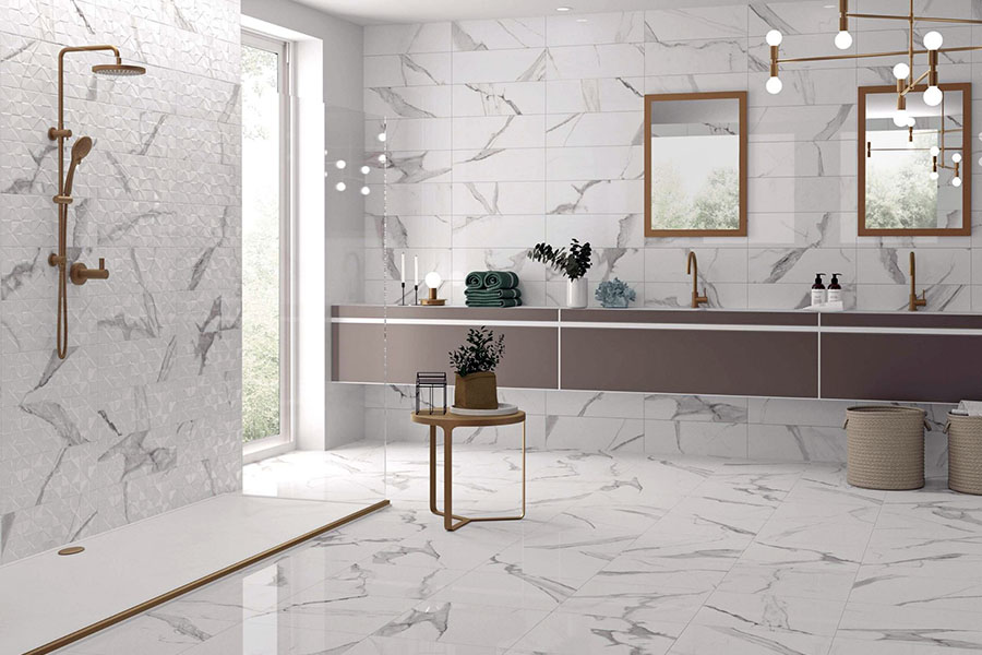 Який колір плитки вибрати для великої світлої ванної кімнати