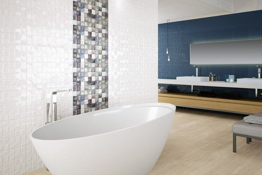Гарний інтер'єр ванної кімнати з плиткою мозаїкою