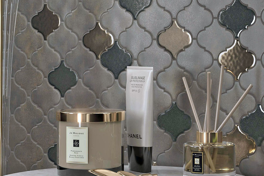 Сучасний дизайн плитки у стильній ванній кімнаті