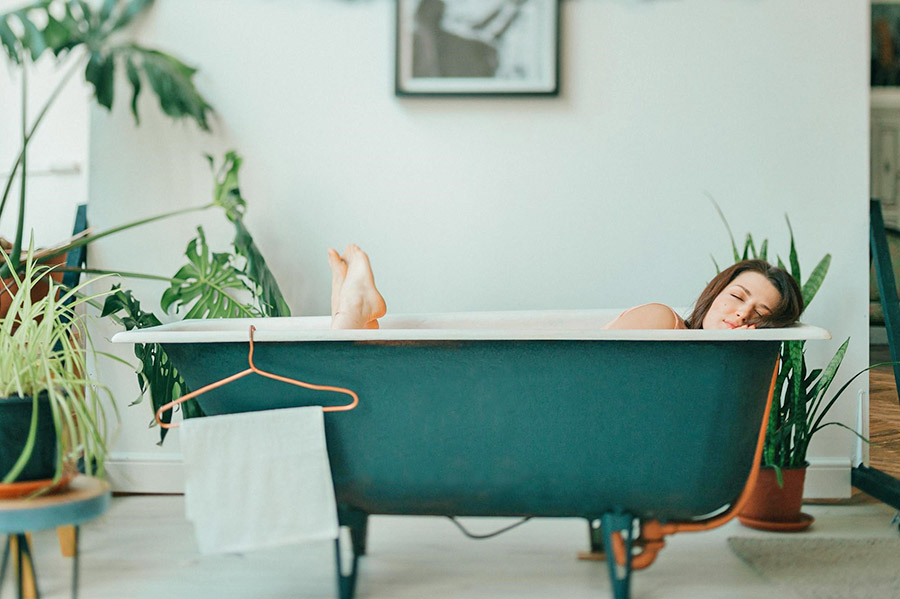 Чем эффективно очистить чугунную эмалированную ванну