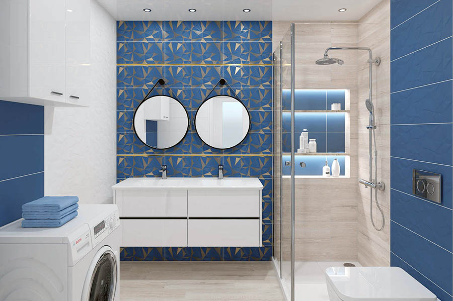 Как можно сочетать синюю плитку с другими элементами интерьера ванной комнаты