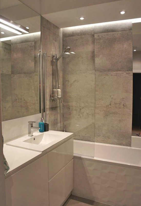 Чи можна у ванну кімнату встановлювати велику плитку