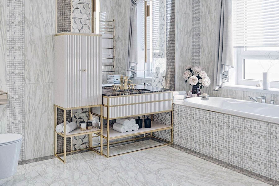 Плитка в бежевых оттенках для ванной комнаты с классическим интерьером