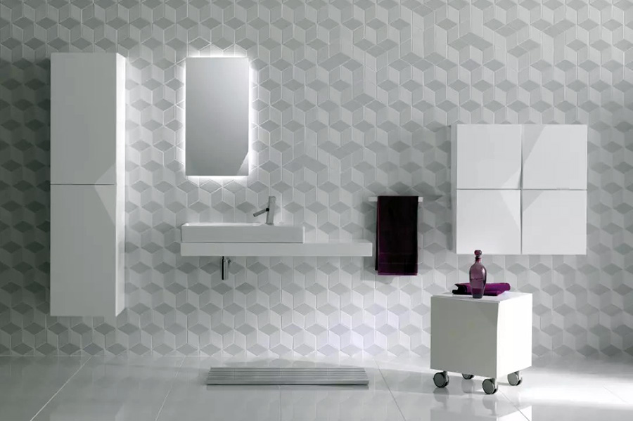 Сіра рельєфна плитка у поєднанні з елементами декору з підсвічуванням у ванній