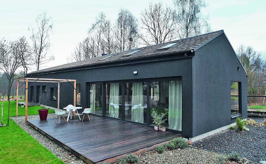 Облаштування двору приватного будинку з мінімальною кількістю елементів