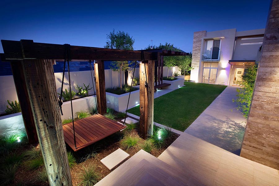 Де можна розмістити підвісне місце для відпочинку у дворі приватного будинку