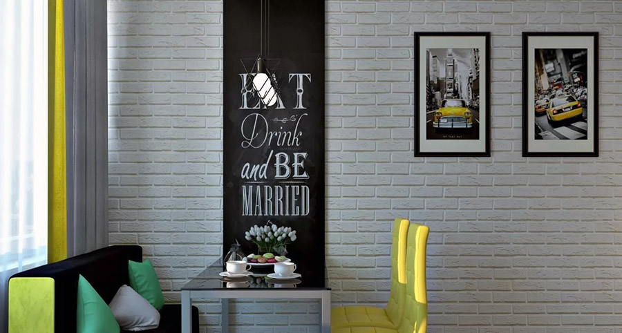 Елемент декору з грифельним покриттям біля столу на кухні