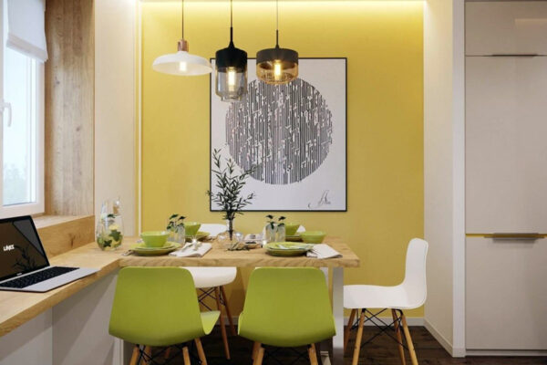 Як оформити стіну на кухні біля столу?