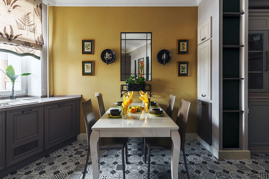 Гарне оздоблення стіни в кухонній зоні однотонними шпалерами