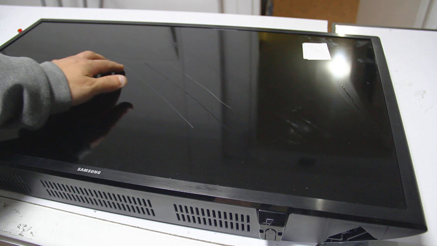 Чим не можна протирати екран телевізора