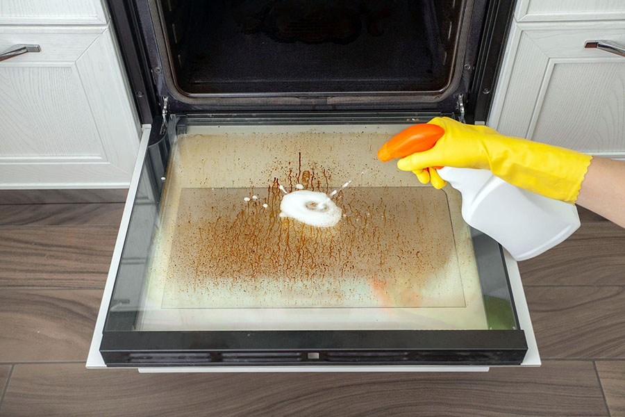 Як відмити духовку від жиру народними засобами