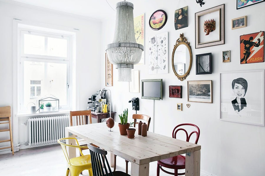 Картинний декор для стіни на кухні біля столу