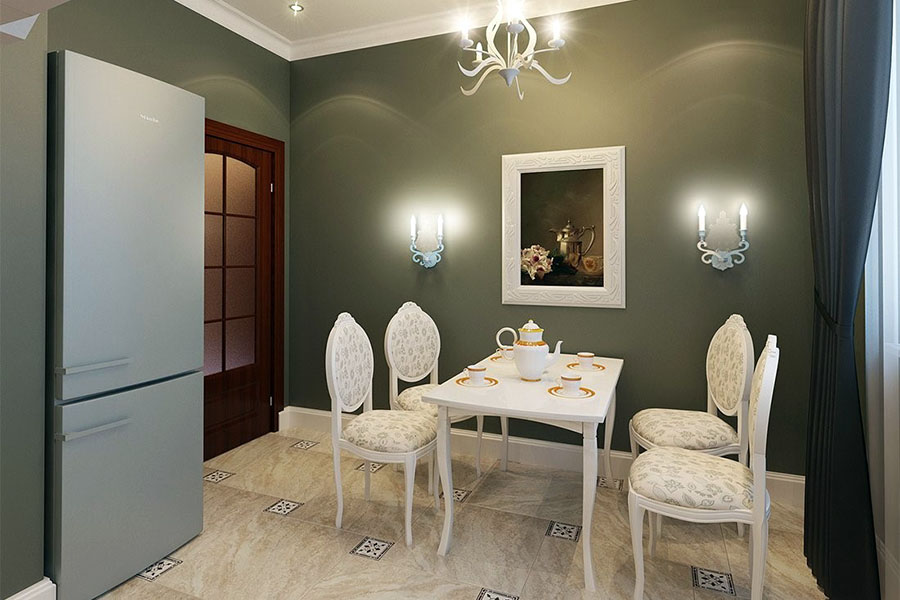 Красивый декор стены на кухне в обеденной зоне