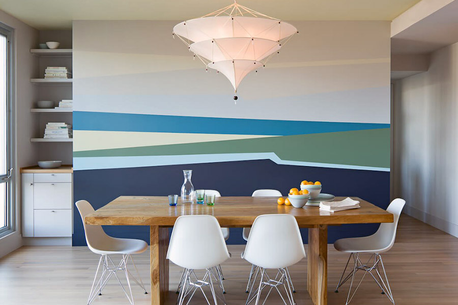 Реальный пример отделки кухонной стены в столовой зоне