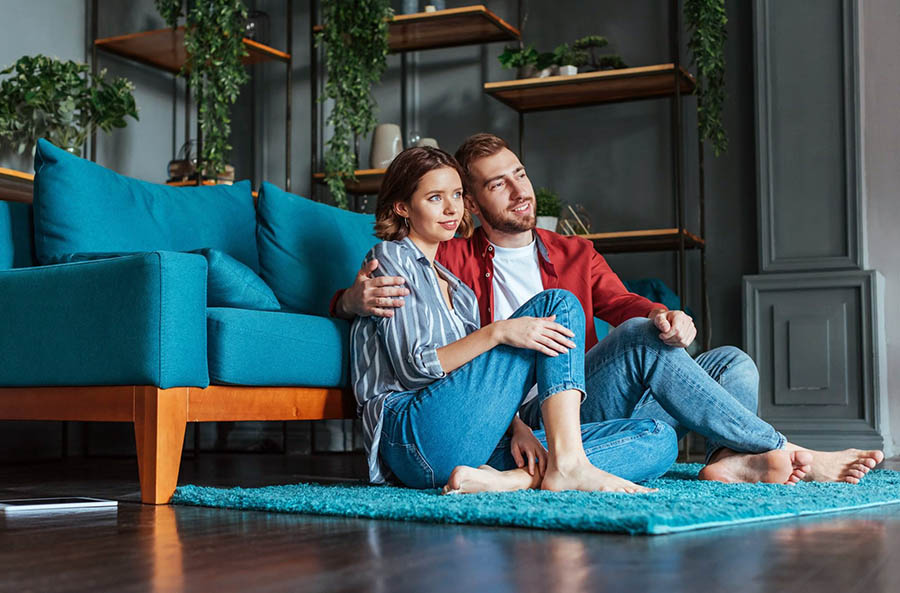 М'який килим у яскравих відтінках для вітальні