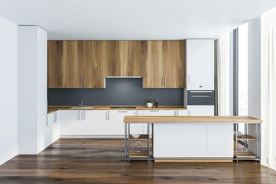 Які меблі вибрати для кухні в сірих тонах