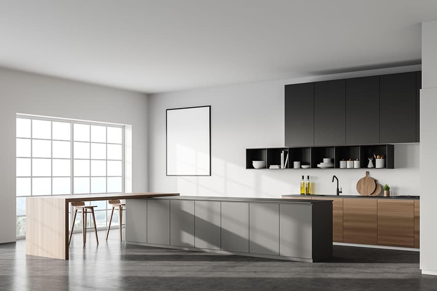 Приклад дизайну інтер'єру сірої кухні з барною стійкою