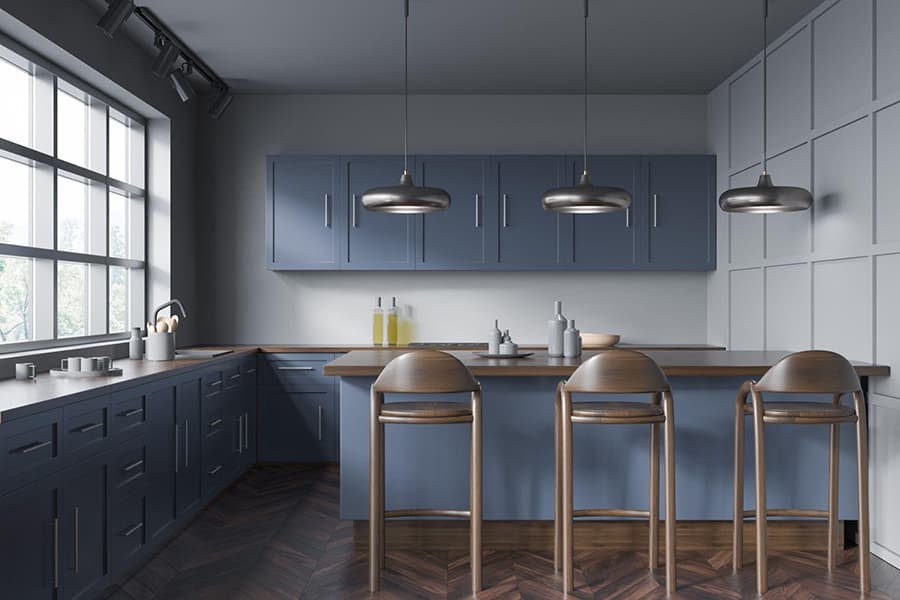 Поєднання яскравих відтінків із сірим дизайном інтер'єру кухні