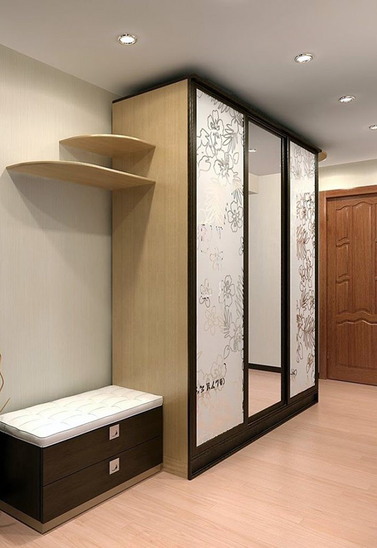 Красиві та практичні меблі в інтер'єрі реального передпокою