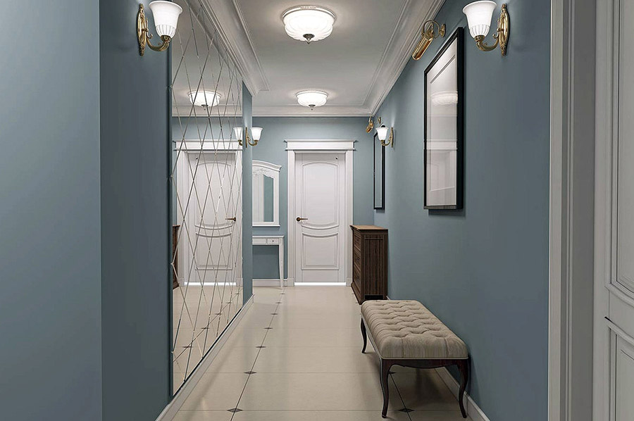 Реальний приклад невеликого передпокою з дзеркалами та кількома системами освітлення