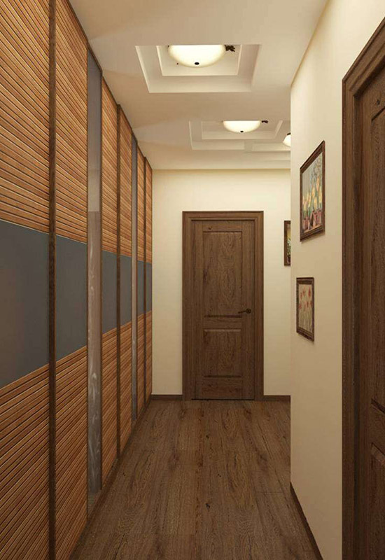 Вузький передпокій із закритою системою зберігання речей уздовж усієї стіни