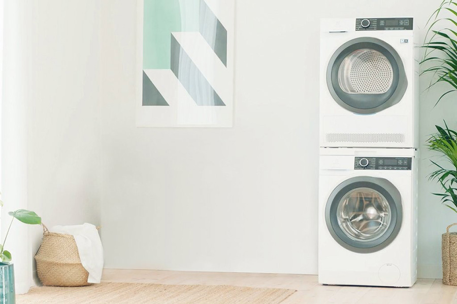 Приклад правильної установки сушильної машини зверху на пральну
