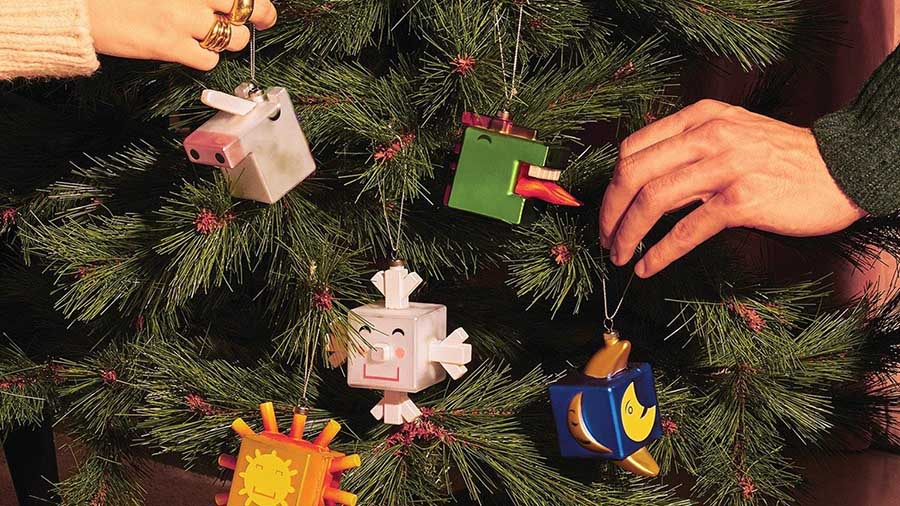 Декорування різдвяної ялинки саморобними фігурками