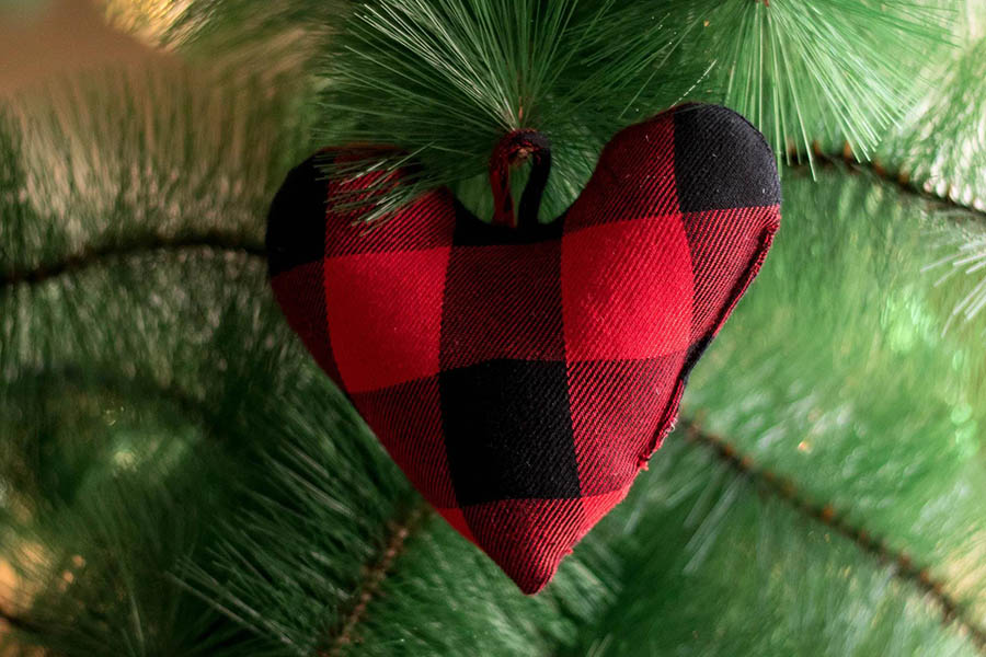 Які можна зробити ялинкові іграшки своїми руками