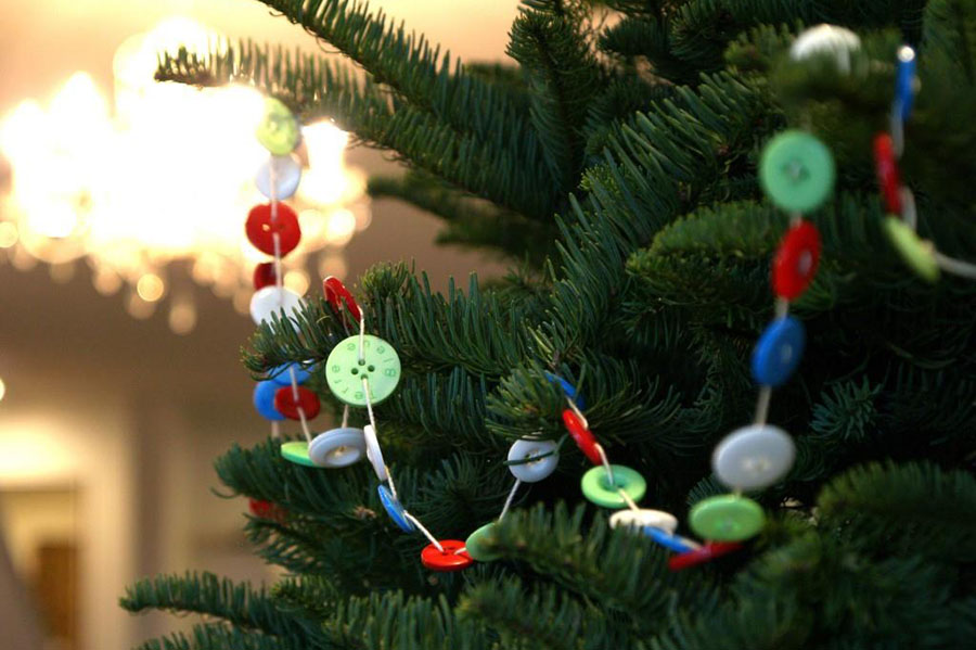 Саморобна гірлянда з ґудзиків для ялинки
