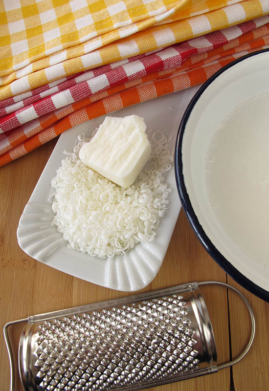 Як приготувати мильний розчин для чищення срібла