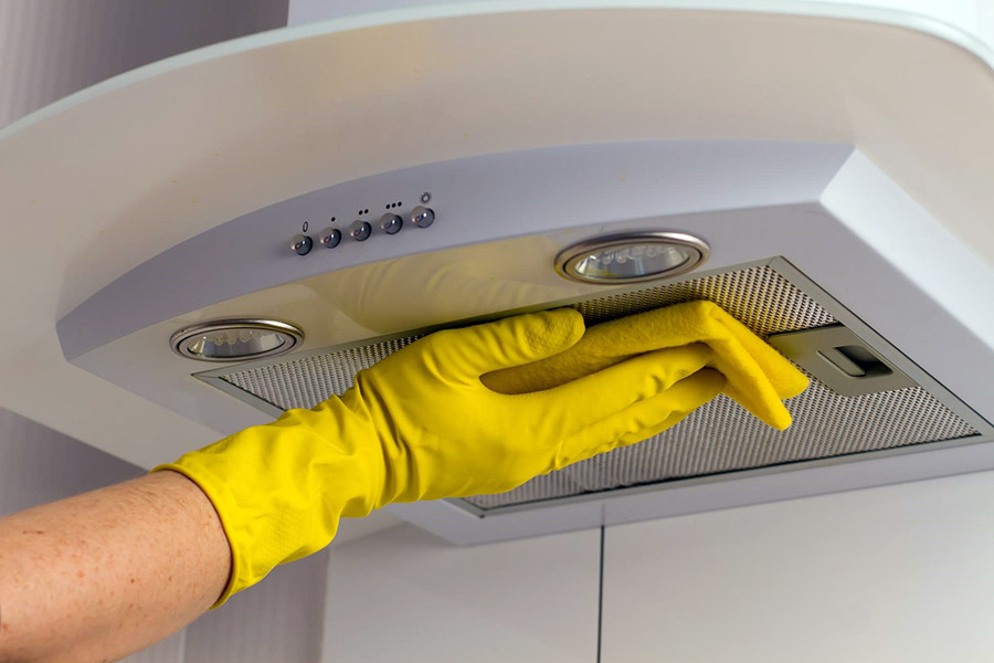 З чого почати чищення витяжки на кухні