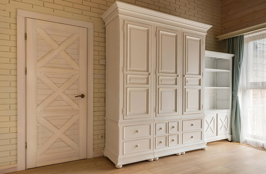 Міжкімнатні двері з дизайнерським рельєфом