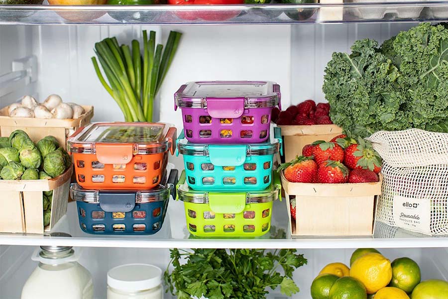 Чому з'являється неприємний запах у холодильнику