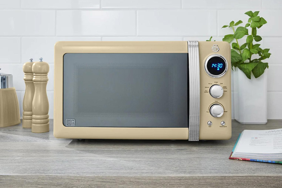 Який вигляд має окрема мікрохвильовка в сучасному інтер'єрі кухні