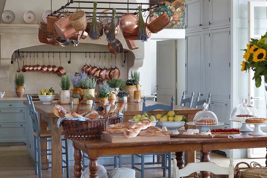 Красиве поєднання кольорів у кімнаті зі стилем прованс