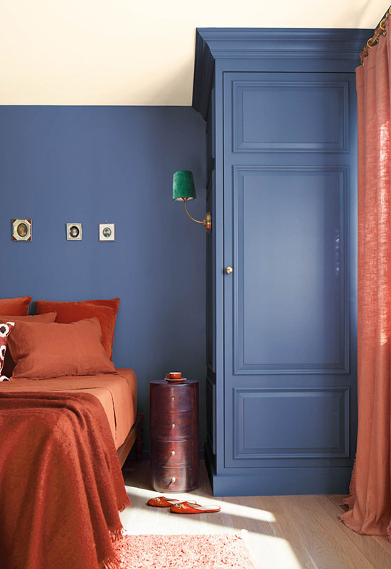 Приклад поєднання синього кольору в інтер'єрі кімнати