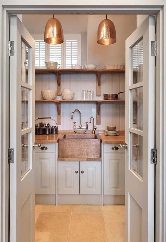Дизайн інтер'єру маленької кухні в класичному стилі