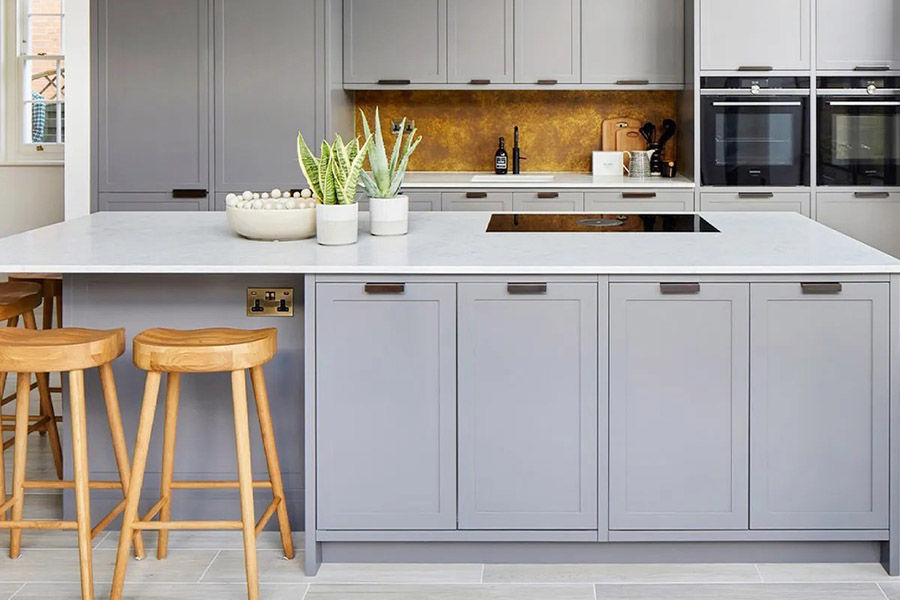 Використання спокійних сірих відтінків в інтер'єрі сучасної кухні
