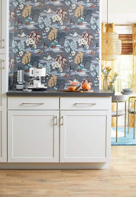 Які матеріали підходять для оздоблення стіни біля робочої зони на кухні