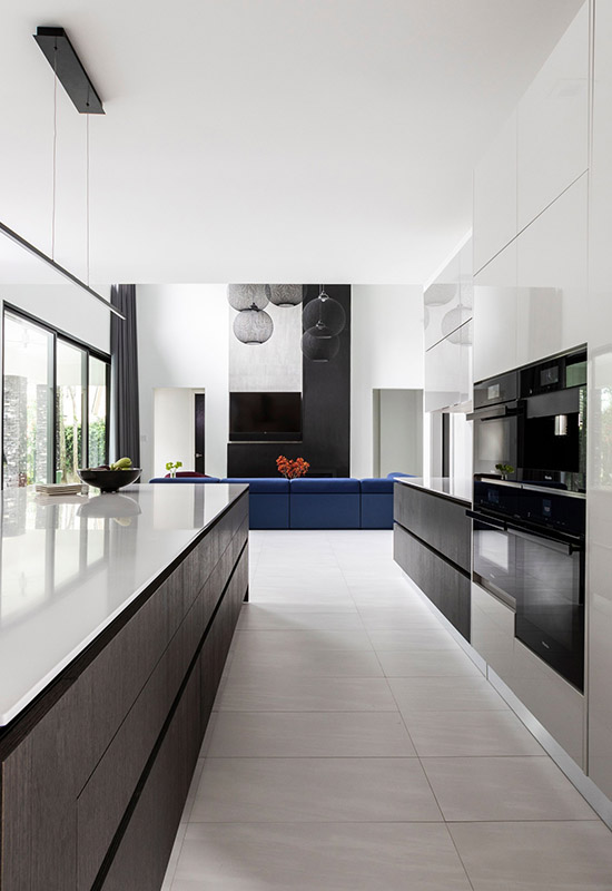 Приклад мінімалізму в кухонному просторі