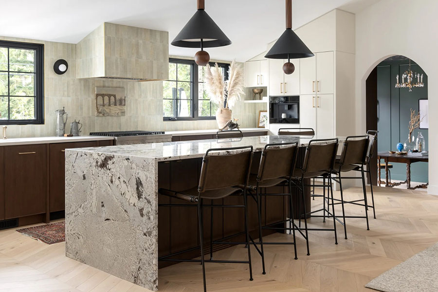 У яких кольорах можна оформити інтер'єр великої кухні