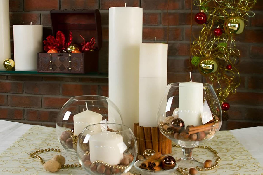 Декор кімнати з використанням свічок на Новий Рік Змії